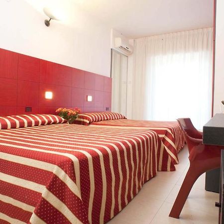 Garden Hotel Молфета Екстериор снимка