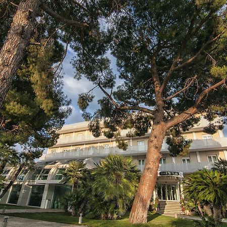 Garden Hotel Молфета Екстериор снимка