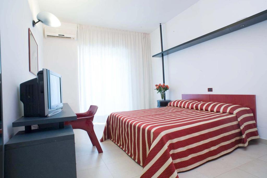 Garden Hotel Молфета Стая снимка