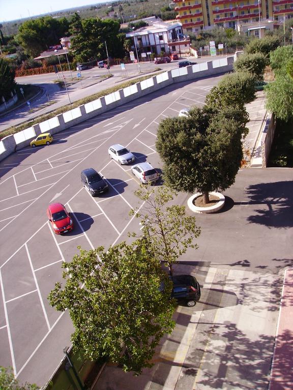 Garden Hotel Молфета Екстериор снимка
