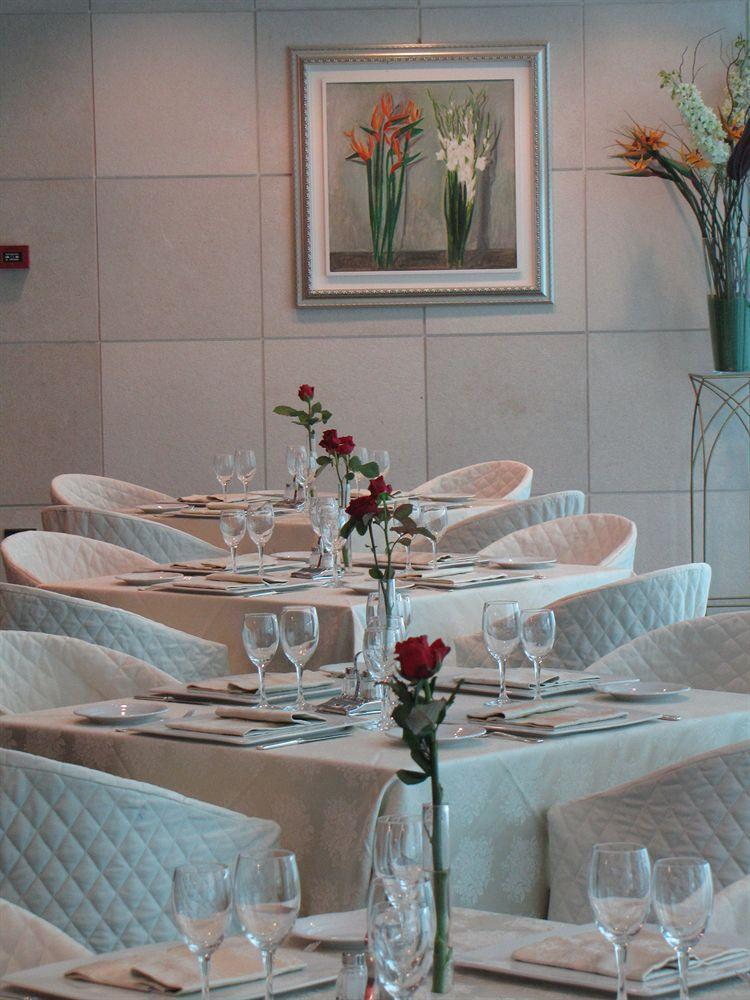 Garden Hotel Молфета Екстериор снимка