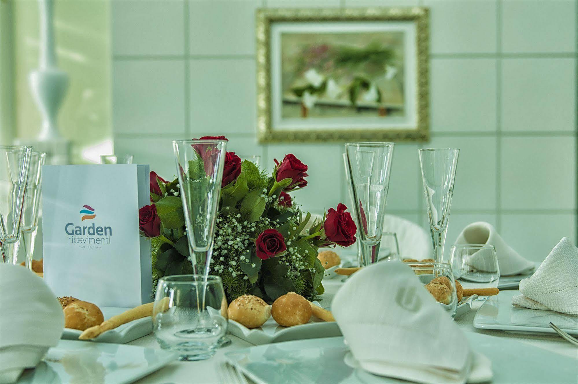 Garden Hotel Молфета Екстериор снимка