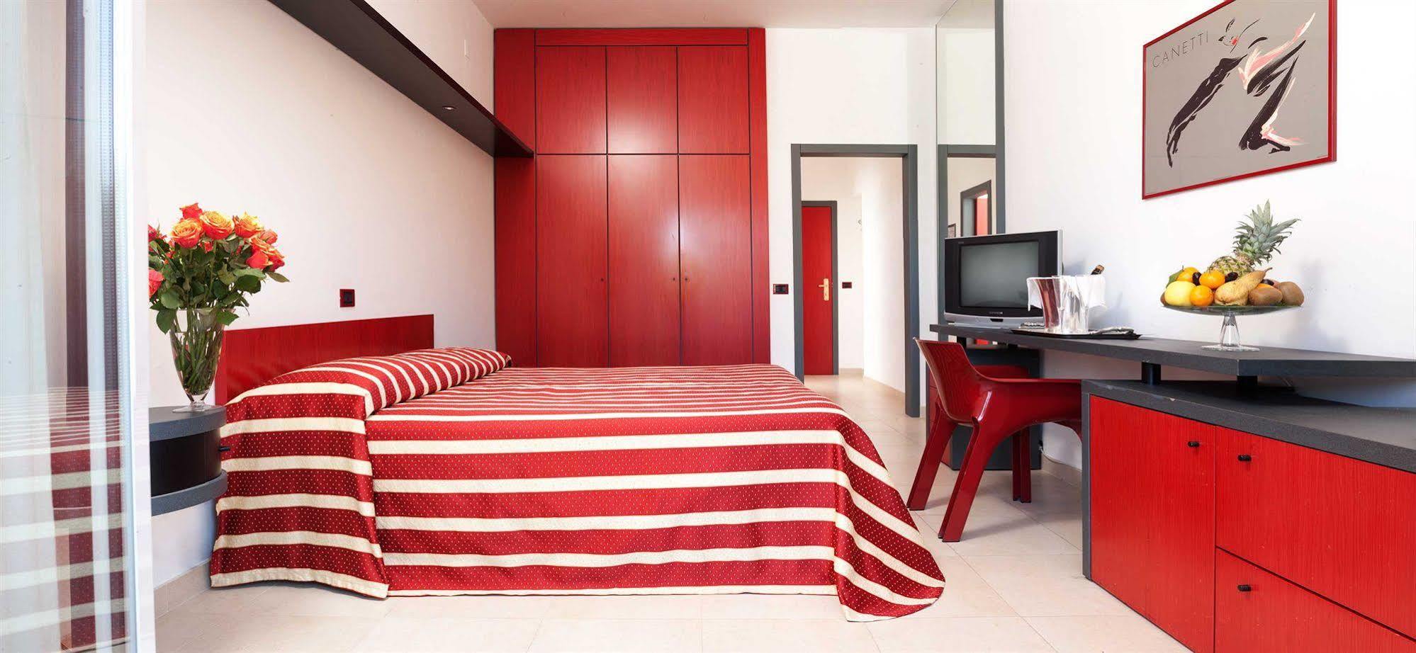 Garden Hotel Молфета Екстериор снимка