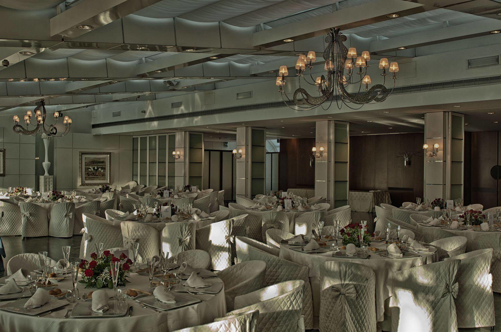 Garden Hotel Молфета Екстериор снимка