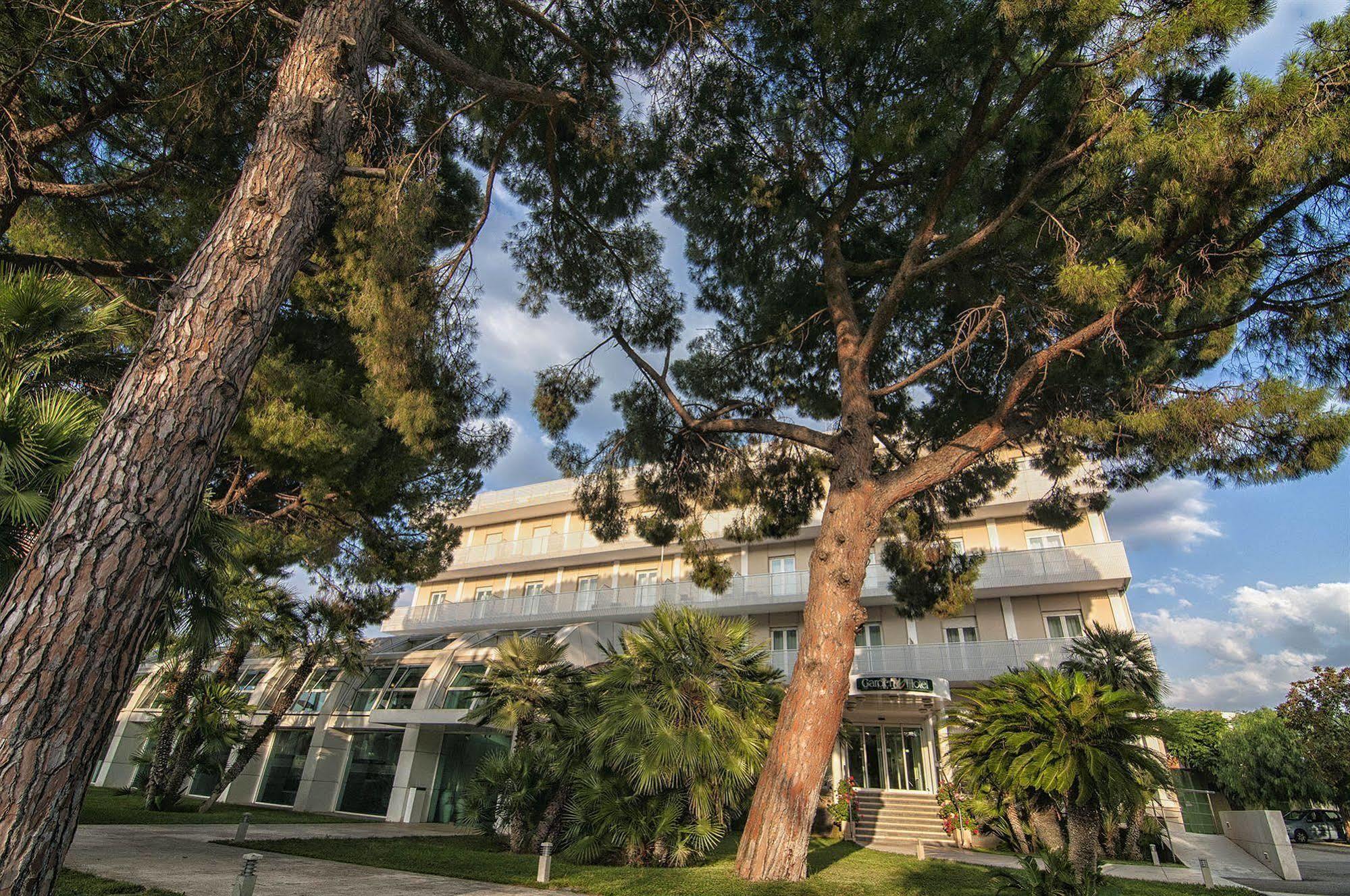 Garden Hotel Молфета Екстериор снимка